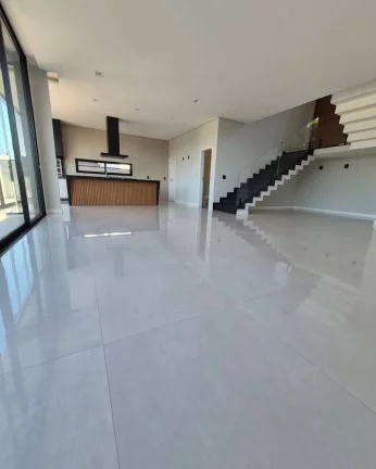 Imagem Casa com Piscina e espaço para viver.