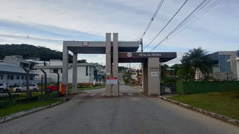 Imagem Terreno / Lote / Condomínio à venda, 360m² - Forquilhas