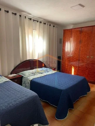 Imagem 1ª casa: 2 quartos, sala, cozinha, banheiro, lavanderia
1 vaga na garagem, 144m².

2ª casa: 2 qua...