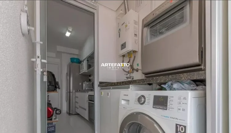 Imagem Apto com 2 dormitórios (1suite), 2 vagas, repleto de armários e Ar condicionado
