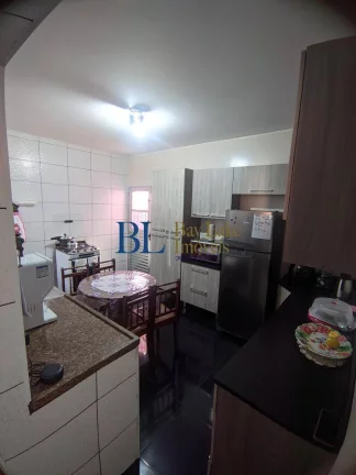 Imagem Casa Ampla com 4 Dormitórios, Suíte e Garagem para Até 7 Carros