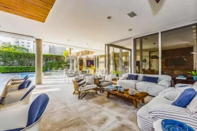 Imagem Casa magnifica à venda no Jardim Europa, São Paulo-SP: 5 quartos, 5 suítes, 6 salas, 10 banheiros, 12 vagas, 1.460m²!