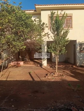 Imagem Vende-se casa de alto padrão com dois pavimentos no Centro de Igarapava/SP
