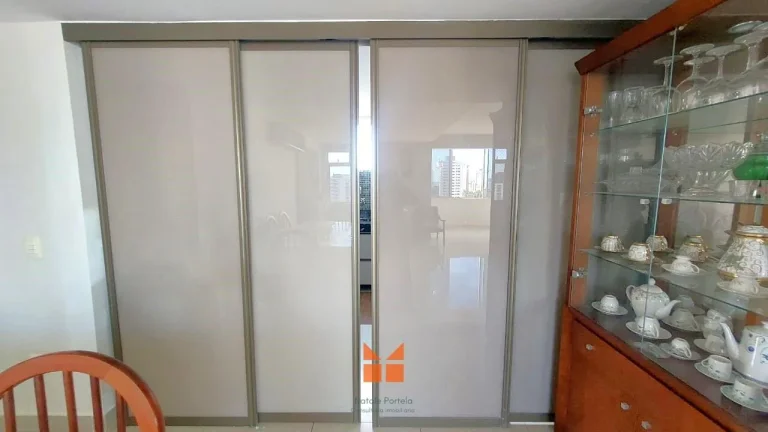 Imagem Lindo e reformado apartamento com 213m2 no Espinheiro!