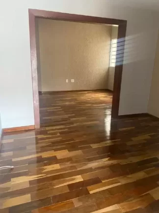Imagem Casa à venda, 3 quartos, 1 suíte, 2 vagas, São João Batista - Belo Horizonte/MG
