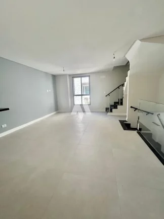 Imagem Casa à venda com 2 dormitórios e Acabamento Requintado no bairro da Ponta da Praia em Santos/SP