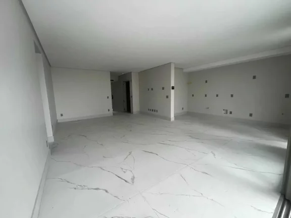 Imagem Apartamento de 3 suítes e 2 vagas de garagem no Centro de Itajaí