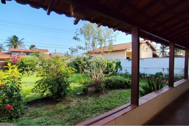 Imagem Casa com três quartos, Perto da Praia e da Praça da 70, Itaipuaçu Terreno completo