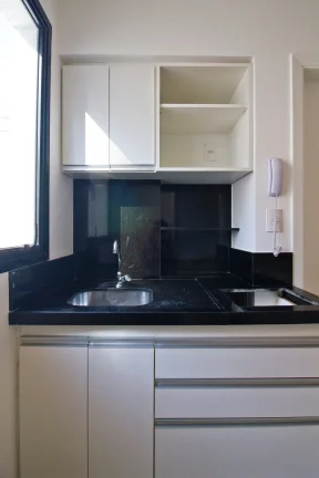 Imagem Apartamento 34M² Reformado, 1Q, 1 Banheiro, 1 Vaga, Varanda, Piscina, Academia, Salão de Festas, Sol da Manhã, Portaria 24h.