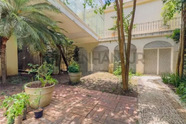 Imagem Casa Comercial para Locação em São Paulo-SP, no Jardim América: 10 Salas, 5 Banheiros, 20 Vagas de Garagem, 835m² de Área