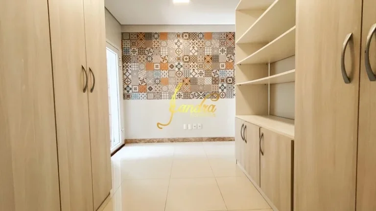 Imagem Casa térrea em Condomínio com 04 suítes mobiliado e decorado