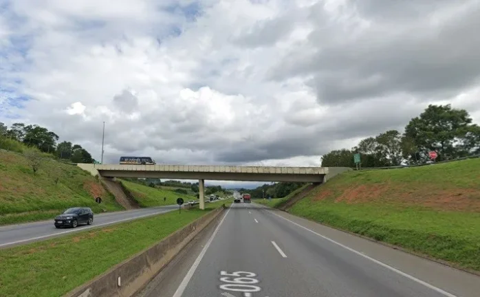 Imagem Área Industrial à Venda em Atibaia  130.000 m²