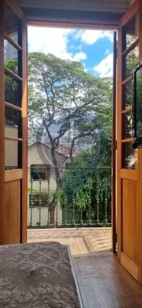 Imagem Imperdível: Casa à venda em São Paulo - SP, na Vila Pompéia, com 2 quartos, 1 suíte, 3 salas, 3 banheiros, 1 vaga de garagem e 120m².
