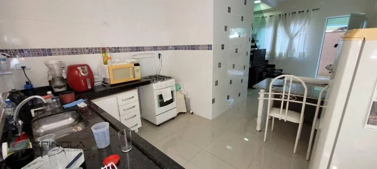 Imagem Sobrado com 2 dormitórios à venda, 51 m² por R$ 280.000,00 - Maracanã - Praia Grande/SP