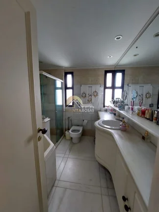 Imagem Apartamento mobiliado de 278m² 1 por andar, 3 suítes, andar alto e vista mar. Varanda gourmet clim