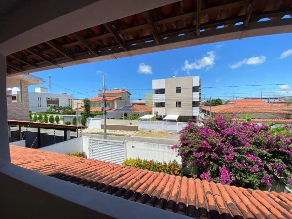 Imagem Casa com dois pavimentos em localização privilegiada no Portal do Sol - CA0071