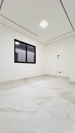 Imagem Ótima casa com dois dormitórios em condomínio Maracanã - Praia Grande - SP