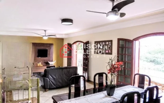 Imagem Casa de frente para área verde, Parque Santa Cecília com 3 dormitórios.