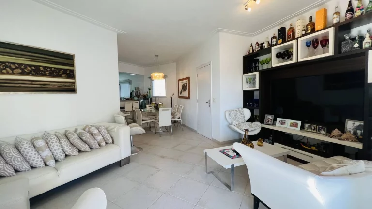 Imagem Apartamento decorado p?(C) na areia para venda com vista para mar.