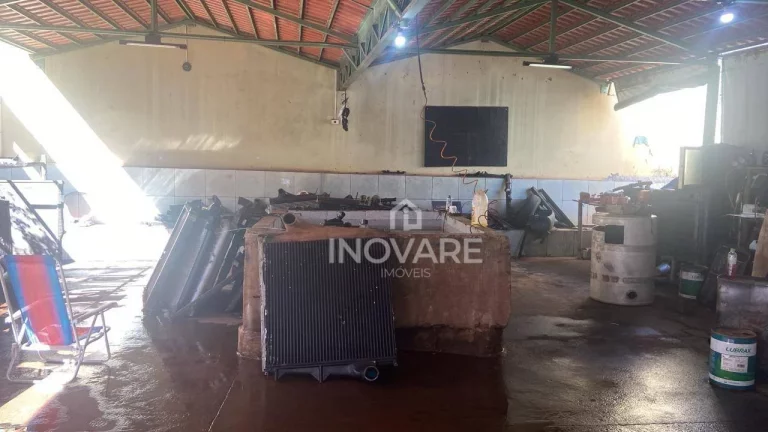 Imagem Casa com 2 dormitórios para alugar, 100 m² por R$ 1.900,00/mês - Karfan - Itumbiara/GO