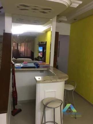 Imagem Lindo sobrado com acabamento moderno, 3 dormitórios, 2 vagas, edicula com localização privilegiada fácil acesso a comércios e principais avenidas.