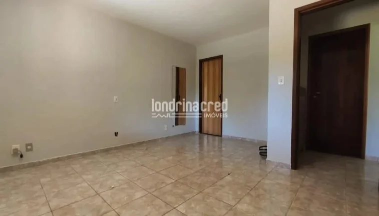 Imagem Linda casa no Jardim Lindóia com 112m², 2 quartos (1 suíte), sala em 2 ambientes, churrasqueira, garagem e ampla área gramada nos fundos