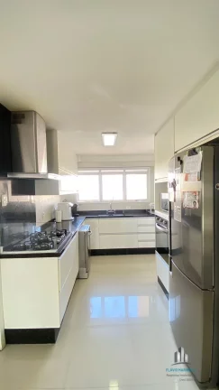 Imagem Belíssimo Apartamento de 213 metros com 4 Dormitórios sendo 2 Suítes e 3 Vagas