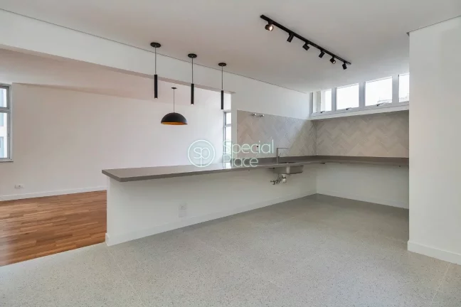 Imagem 176,05 m² de área útil 1Vaga de garagem 3 Dormitórios sendo 1 suíte Banheiro Social Lavabo Sala...