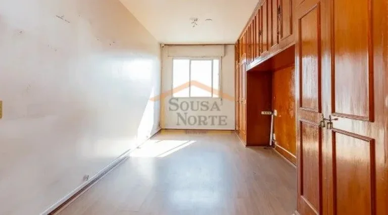 Imagem Apartamento com 254 m² de área, composto por 3 dormitórios, sendo 1 suíte, 4 banheiros, varanda,...
