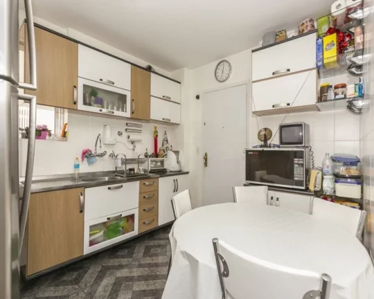 Imagem Apartamento maravilhoso com um pé direito triplo, 104 m² de área útil, sala ampla e arejada com ...
