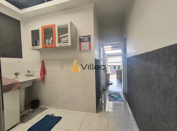 Imagem Descrição do Imóvel:

Descubra o prazer de viver em uma residência que combina elegância, funci...