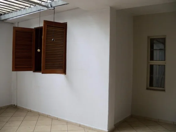 Imagem Casa com 3 dormitórios, copa, cozinha, lavanderia e edícula com suíte em ótima localização no ...