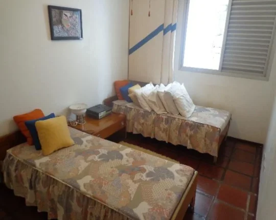 Imagem Apartamento reformado nas Pitangueiras aceita permuta: 3 quartos, 1 suíte, 3 banheiros, 130m² de área.