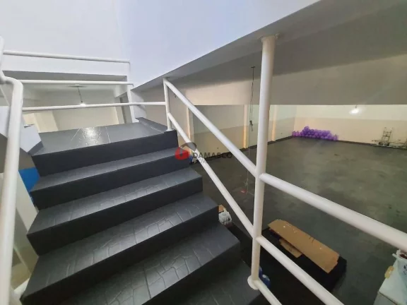 Imagem Casa à venda com 3 Quartos, 3 Suites, 3 Vagas, 751M², Utinga, Santo André - SP