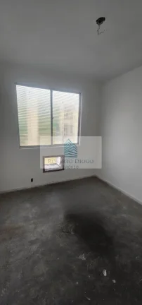 Imagem Excelente oportunidade de investimento: Apartamento à venda em Rio de Janeiro-RJ, bairro Camorim, 2 quartos, 1 sala, 1 banheiro, 1 vaga de garagem, 50m².