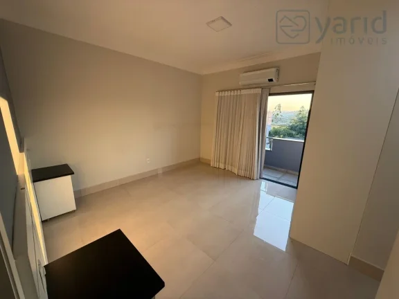 Imagem Casa em Condomínio à Venda em Localização Privilegiada: 3 Quartos, 1 Suíte, 3 Salas, 3 Banheiros, 4 Vagas de Garagem - 205,00 m².