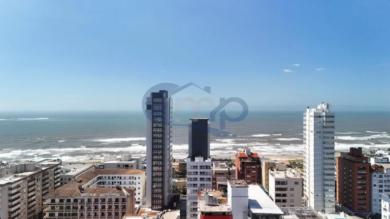 Imagem Apartamento á venda com 2 dormitórios no centro de Torres/RS