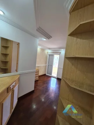 Imagem Sobrado com 3 suítes e 4 vagas em Vila Pires, Santo André/SP !!