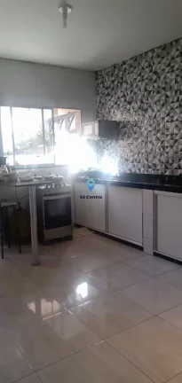 Imagem Casa à venda localizada na Rua Trinta e Três, com 220m² de área total. Possui 3 quartos, sendo 1...