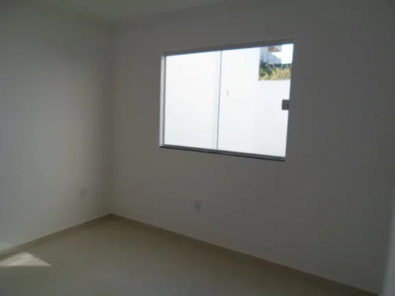 Imagem Casa Linear composta por: 2 quartos, sendo 01 suite, Sala de estar e jantar, Banheiro Social, Cozinha Americana, área de serviço, vaga de garagem; ár