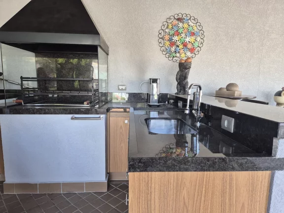 Imagem Casa térea à venda com 3 quartos, sendo 2 suítes, em Condomínio Flamboyant-B, Atibaia - SP