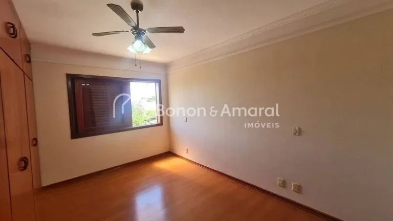 Imagem Casa em condomínio com 430 m² e 4 quartos