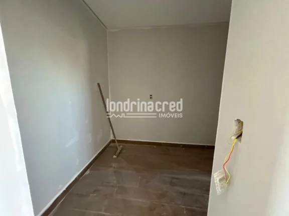 Imagem Sobrado moderno no Cond. Morada das Flores com 3 dormitórios (1 suíte), 2 vagas, 143m² construídos em terreno de 128m². Entrega prevista para dezembro.