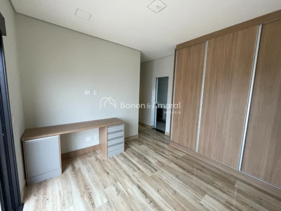 Imagem Lindo sobrado com 4 suítes (uma térrea acessível e uma master com closet e sacada), total de 6 ba...
