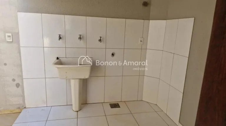 Imagem Casa à venda no Condomínio Campos do Conde em Paulínia. O piso inferior conta com sala para dois ...