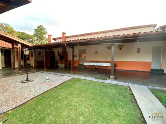 Imagem Linda Casa à venda com 330 m² com 04 Dormitórios em Embu-Guaçu/SP