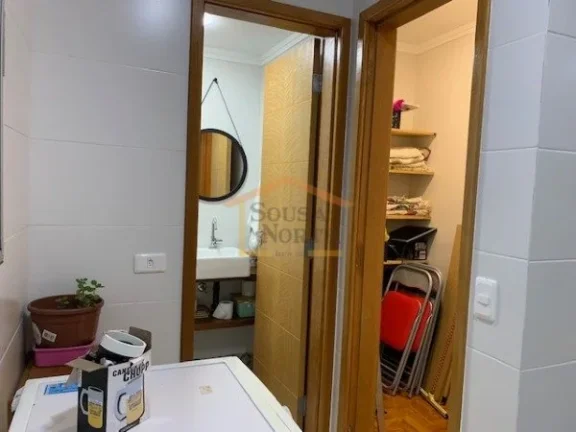 Imagem Apartamento com 70m², dispõe de 2 dormitórios, 2 banheiros, sendo um deles de serviço, sala para...