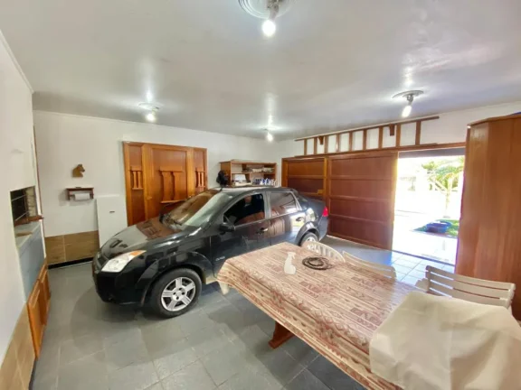 Imagem Casa 4 Dormitórios - Bairro --