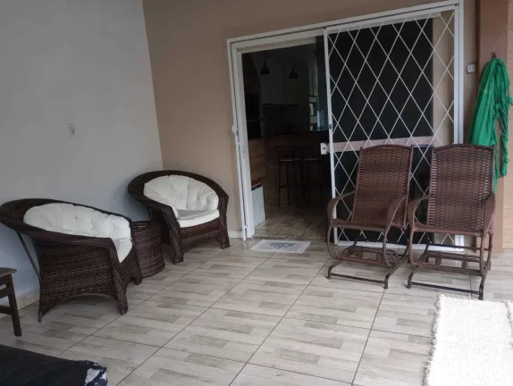 Imagem Casa mista mobiliada com 6 dormitórios sendo3 suítes e 4 vagas e em Barra Velha/SC