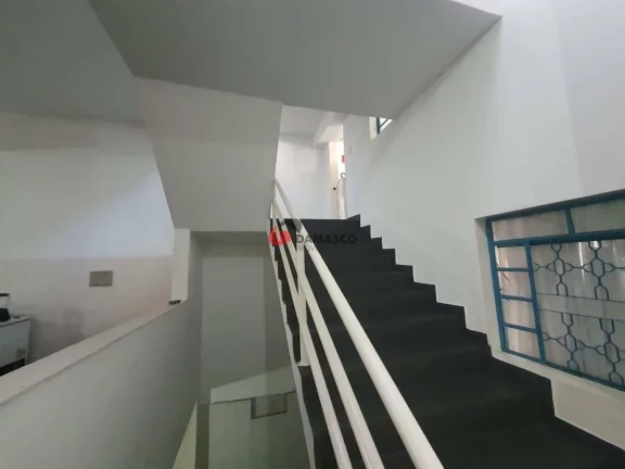 Imagem Casa à venda com 3 Quartos, 3 Suites, 3 Vagas, 751M², Utinga, Santo André - SP